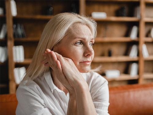 Sucha skóra po menopauzie - jak sobie z nią poradzić?